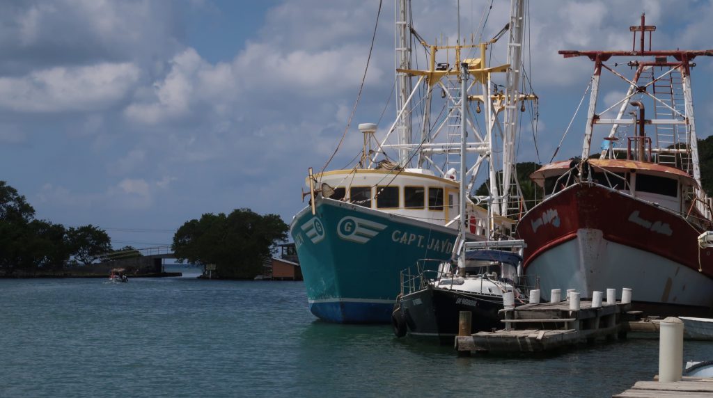 Oak Ridge, a small town on Roatan